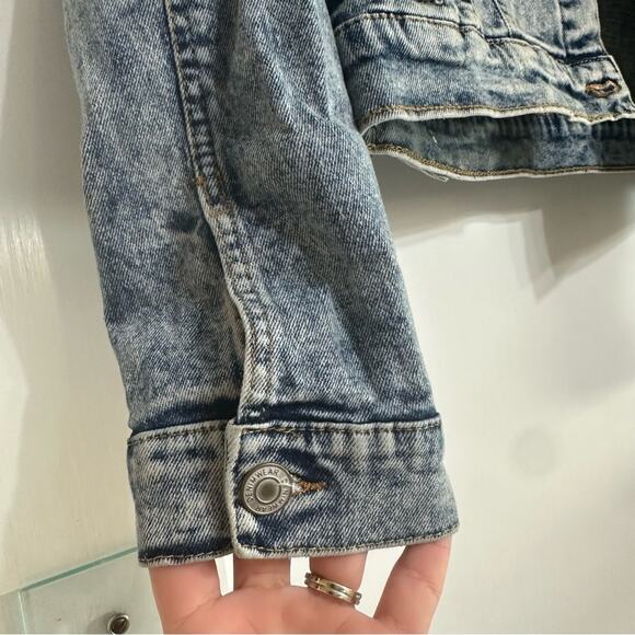 Ashley Vintage Charm Blue Denim Jacket, Acid Wash, Medium - Picture 4 of 13